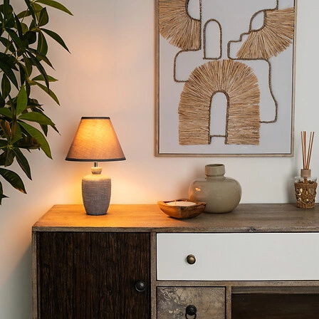 Keramická stolní lampa Balvy šedá s rustikálním stínidlem do ložnice a obýváku Atmosphera