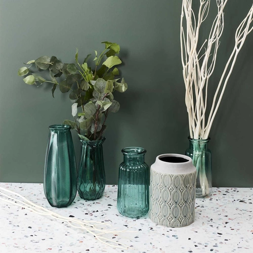 Skleněná váza Bala zelená moderní dekorativní na květiny do obýváku 22 cm
