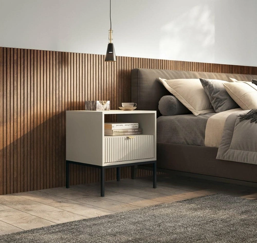 Noční stolek Delicious 54 cm s drážkovaným povrchem v barvě kašmíru s černými nohami Intesi – moderní design do ložnice