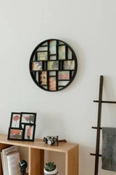 Černý závěsný multirám Umbra Luna na 9 fotografií 10x15 kulatý dekorativní na zeď