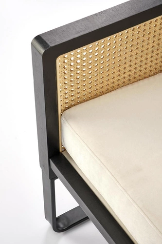 Odpočinkové křeslo Edra béžový samet boho do obýváku na černé ocelové podstavě