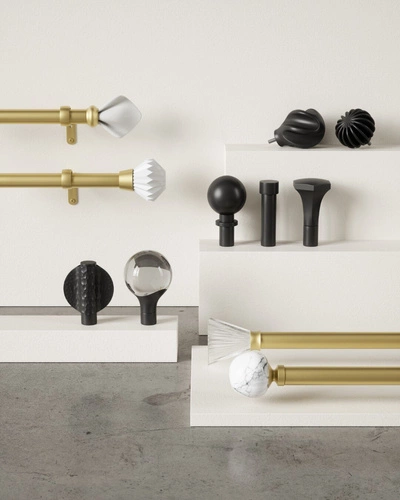 Jednoduchá garnýž Umbra Finn černá matná, moderní, nastavitelná do obýváku a ložnice 107–305 cm