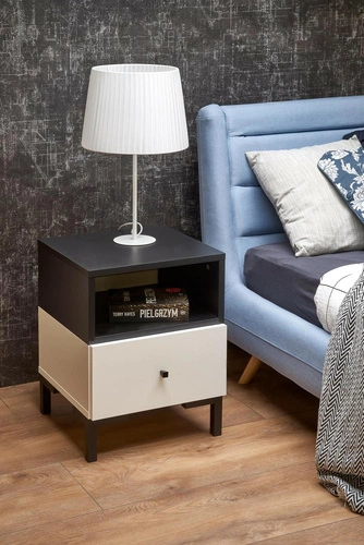 Moderní bílý noční stolek se zásuvkou Tisaia Intesi do ložnice 40x40 cm