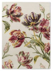 Klasický květinový koberec do obýváku Gosford Cranberry 140x200 vlněný ručně tkaný Laura Ashley