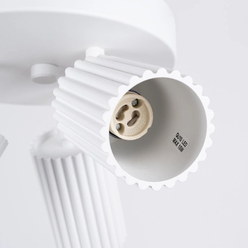 Moderní bílý stropní plafon KARBON 3P s nastavitelným stínidlem do obýváku a ložnice