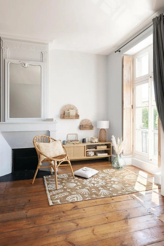 Dřevěný TV stolek Rayo 140 cm boho ratanový s policemi volně stojící do obýváku Atmosphera