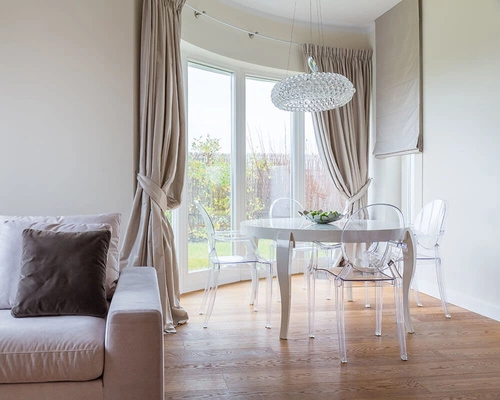 Jídelní židle Royal průhledná inspirovaná Louis Ghost stohovatelná moderní