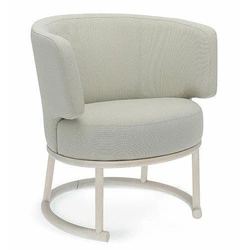 Moderní křeslo Likewise FAMEG do obýváku na dřevěných lyžinách s možností personalizace