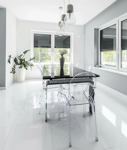 Průhledná židle Royal D2.DESIGN s područkami ve stylu Ludvíka do jídelny a obývacího pokoje