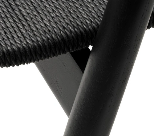 Jídelní dubová dřevěná židle Relate s područkami černá