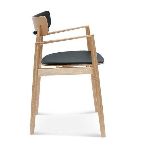 Čalouněná jídelní židle Fameg Nopp dřevěná s područkami na míru