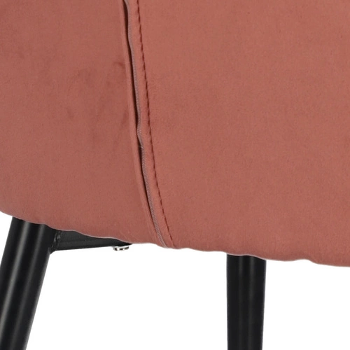 Růžová sametová jídelní židle Magnat v glamour stylu na černých kovových nohách Intesi