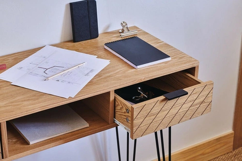 Industriální konzole Naomi se zásuvkami a policí do předsíně nebo ložnice, čelní deska vzor rybí kost