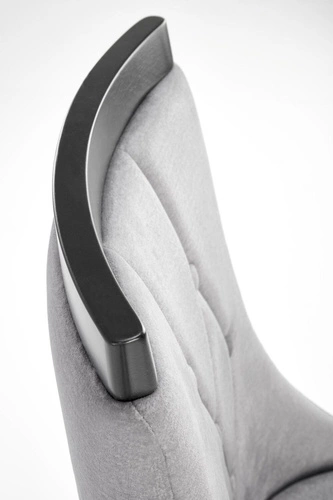 Jídelní židle Andre šedá čalouněná sametem s dřevěnými nohami Intesi