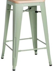 Základ hokejového pařížského dřeva je jasně zelená