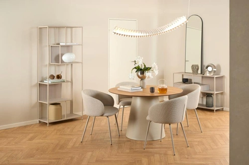 Industriální regál Seaford II Actona béžový na knihy do obýváku 77 cm