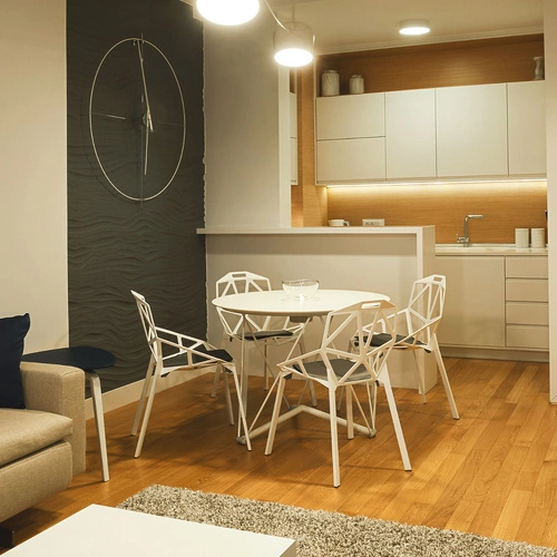 Moderní černá jídelní židle Gap PP inspirovaná One Chair Simplet, stohovatelná, vzdušná