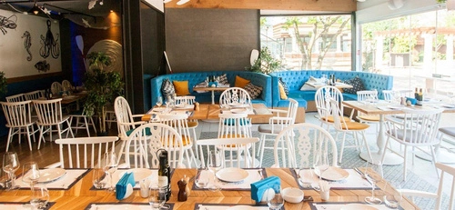 Dřevěná jídelní židle Fameg Windsor s područkami na míru