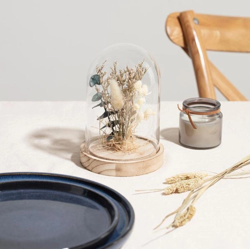 Sušené květiny pod stínidlem Dům