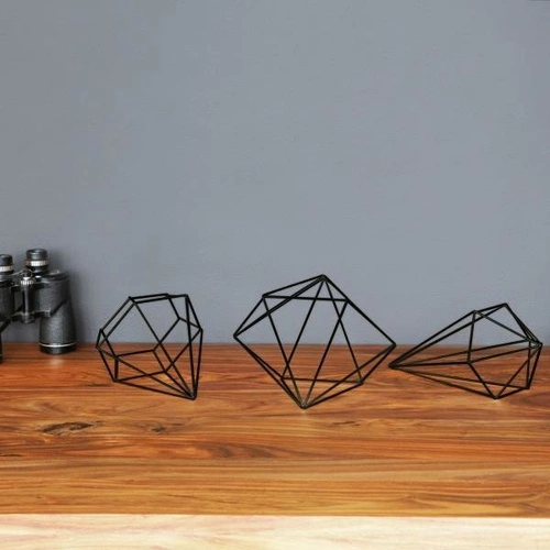 Kovová nástěnná dekorace Prisma Black Umbra geometrická černá ozdoba do obýváku