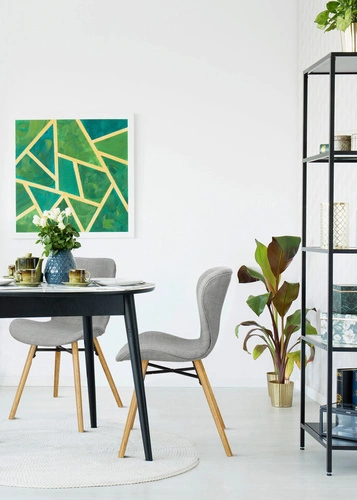 Čalouněná jídelní židle Batilda Actona šedá moderní s dřevěnými nohami