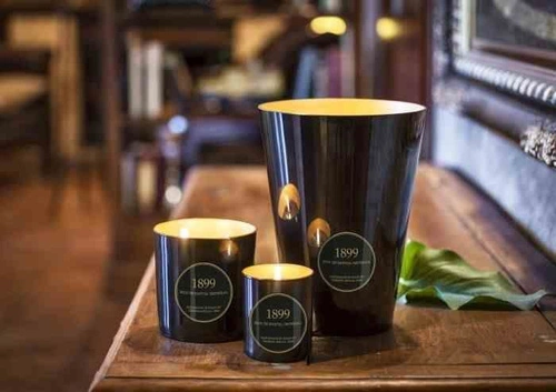 Velká vonná sójová svíčka Bois de Santal Imperial Cereria Molla Gold Edition černá dárková