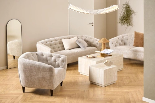 Křeslo Ria béžové Actona do obýváku čalouněné prošívané skandinávský relaxační