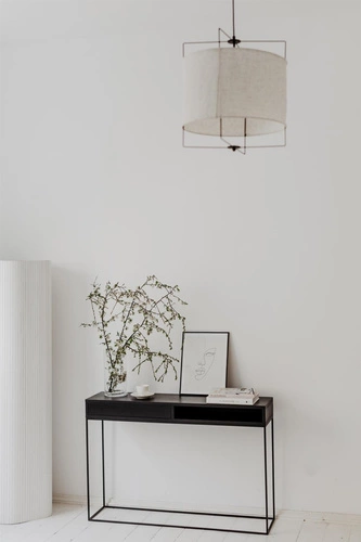 Industriální konzole STAM NORDIFRA černá se zásuvkou a policí do předsíně nebo obýváku 115 cm