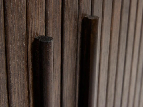 Vysoká komoda Meta 100 cm moderní rýhovaná dub do obývacího pokoje