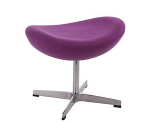 Čalouněný podnožník Egg kašmír fialový moderní do obýváku inspirovaný Egg D2.DESIGN