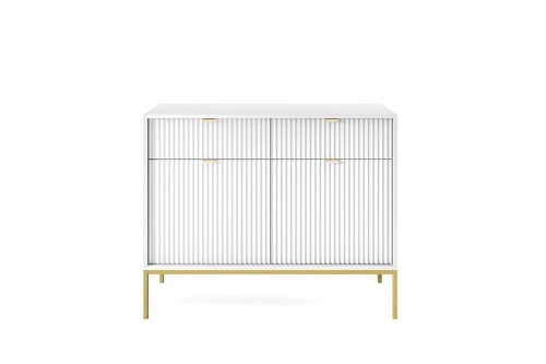 Bílá rýhovaná komoda Delicious se zásuvkami na zlatých nohách 104 cm moderní do obýváku