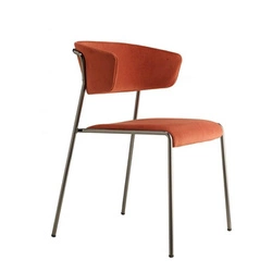 Moderní sametové křeslo Lisa oranžové glamour s područkami do obýváku