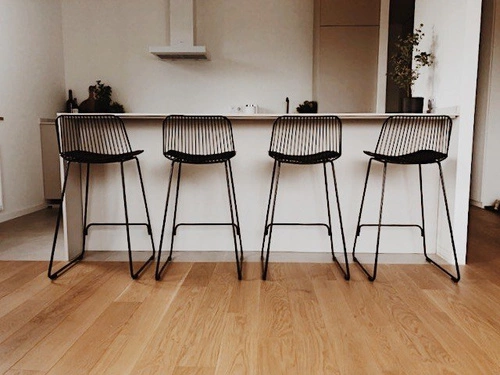 Barová židle Dill High černá s opěrkou, kovová, čalouněná, do kuchyně a k ostrůvku, 75 cm Intesi