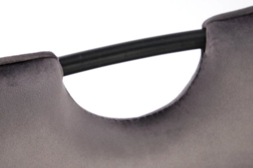 Čalouněná sametová jídelní židle Vivia šedá moderní s černými nohami Intesi