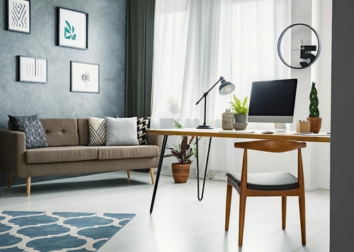 Dřevěná jídelní židle Codo inspirovaná Elbow Chair, čalouněná hnědou ekokůží