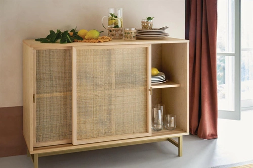 Komoda Rayo boho s ratanovými dvířky na zlatých nohách 100 cm do obýváku Atmosphera