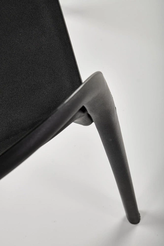 Zahradní židle Maud Intesi černá moderní z plastu snadno omyvatelná stohovatelná