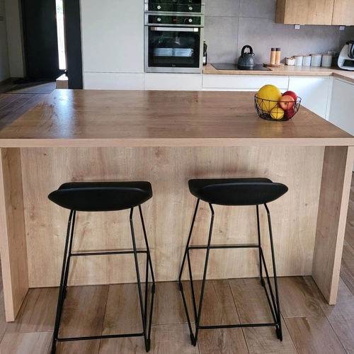 Barová židle Molly černá moderní s opěrkou do kuchyně a k ostrůvku 66 cm Intesi