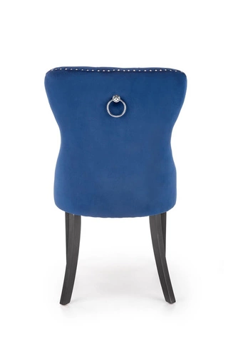 Jídelní židle Charlotte Intesi čalouněná sametem v námořnické modři s dřevěnými nohami glamour
