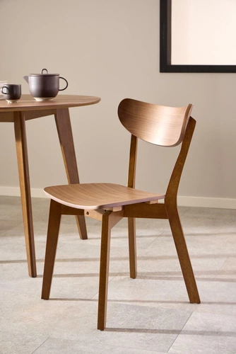 Jídelní kulatý stůl Roxby 105 cm ořech skandinávský dřevěný Actona