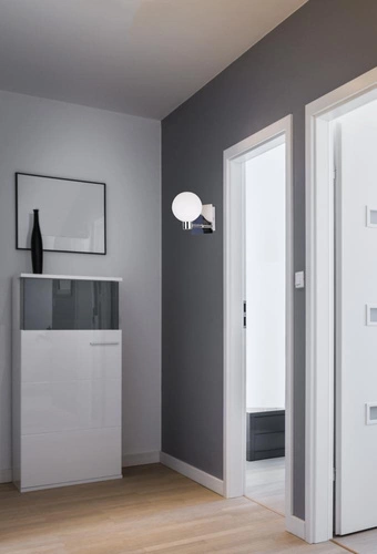 Moderní stropní svítidlo Oden bílá skleněná stínidla do obýváku a ložnice chrom