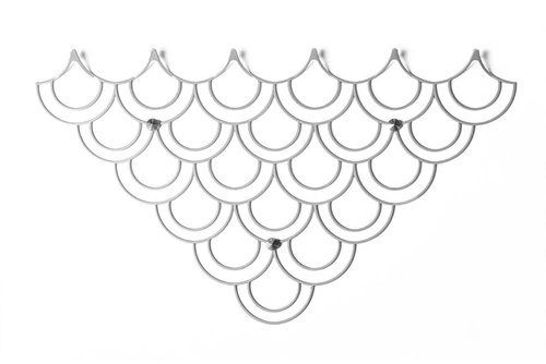 Moderní bílý kovový nástěnný věšák do předsíně Husk POLYHEDRA 56 cm