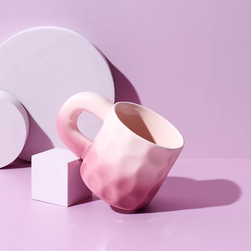 Keramický hrnek Chubby růžový 330 ml Intesi na kávu a čaj s velkým uchem