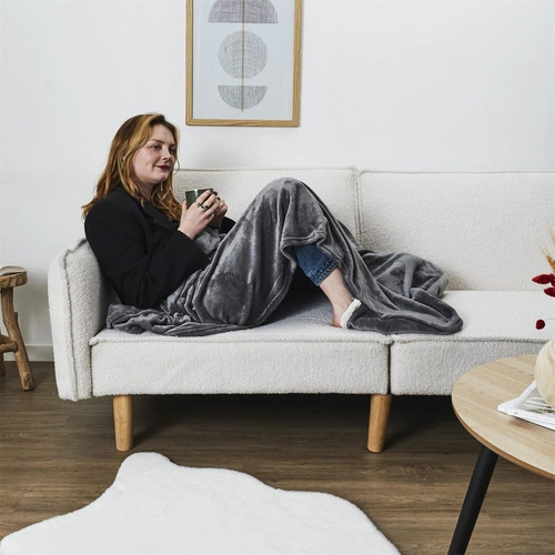 Intesi šedá teplá fleecová deka s kapsou na nohy 127x178 na pohovku