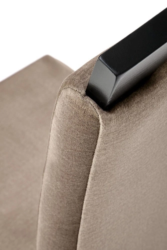 Čalouněná sametová židle Alabama béžová do jídelny a obýváku s černými dřevěnými nohami