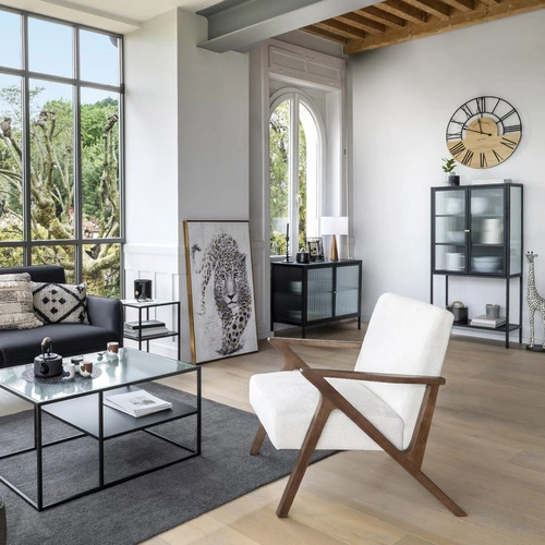 Černá moderní kovová komoda Aldir se skleněnými dvířky na nožkách 100 cm do obýváku