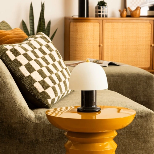 Moderní noční LED lampička Rick černá Atmosphera do ložnice a obýváku, skleněné stínidlo 21 cm