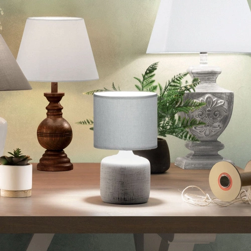 Keramická noční lampička Salta šedá Atmosphera moderní s textilním stínidlem do ložnice 26,5 cm