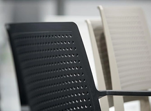 Zahradní židle Emi Arm černá plastová SCAB Design stohovatelná s područkami