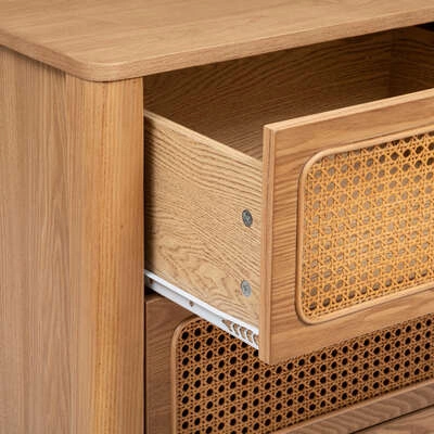 Komoda se zásuvkami Tira Atmosphera ratanová dřevěná 55 cm boho do ložnice a obýváku